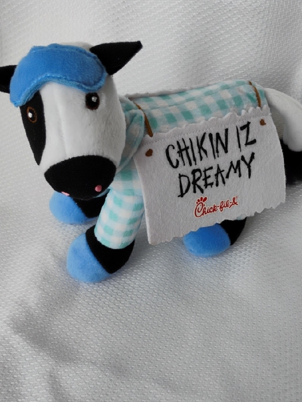 2018 Chick-fil-A Plush Cow Toy in Blue & White PJ's Eye Mask "Chikin Iz Dreamy"
